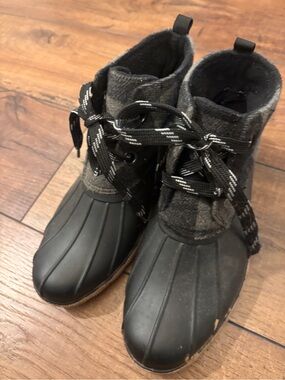 Maurices Black and Gray Duck-Style Winter Boots